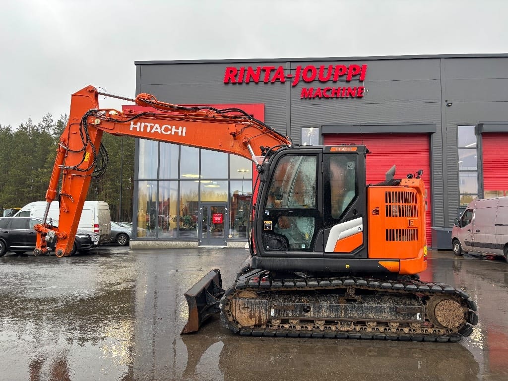 hitachi-zx-135-us-7-rototilt-