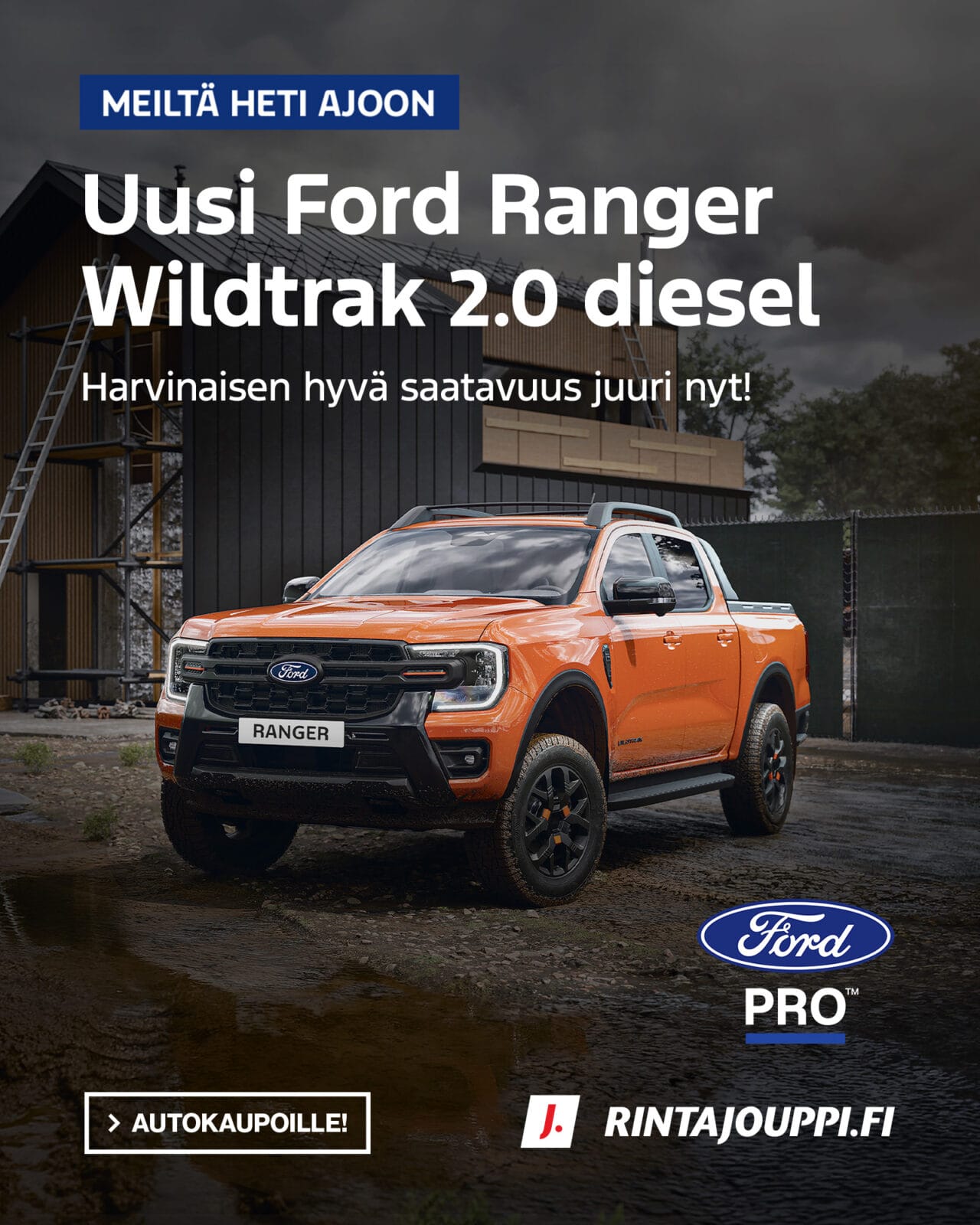 Uusi Ford Ranger Wildtrak 2.0 diesel oranssina työmaan edustalla. Harvinaisen hyvä saatavuus juuri nyt J. Rinta-Joupilla.